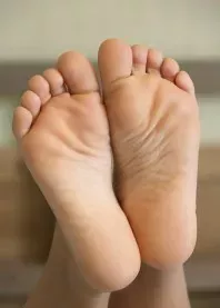 �����