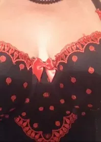 �����