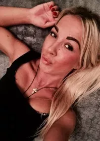 �����