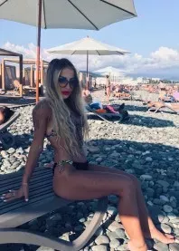 �����