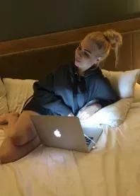 �����