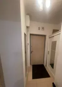 �����