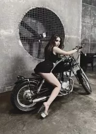 �����