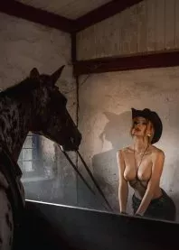 �����