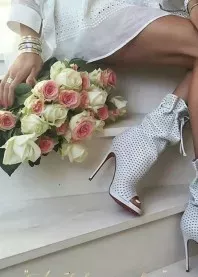 �����