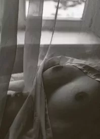 �����