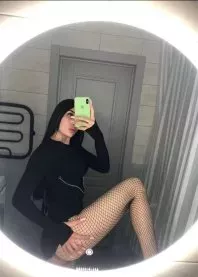 �����