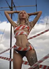 ��������