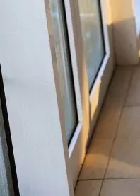 �����