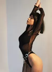 �����