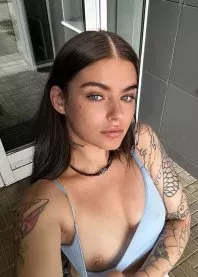 �����