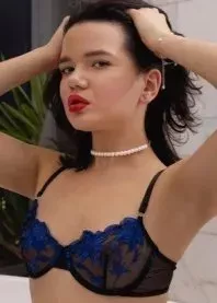 �����
