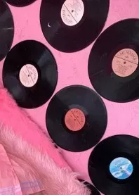 �����