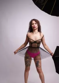�����