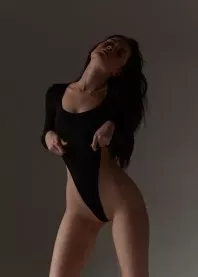 �����