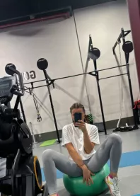 �����