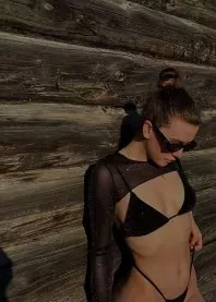 �����
