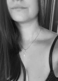 �����