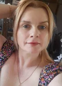 �����