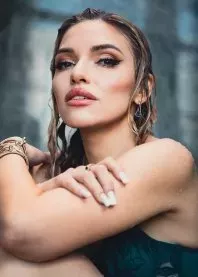 �����