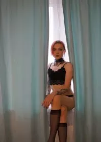 �����