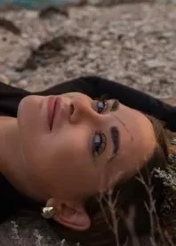 �����