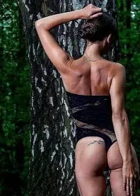 �����