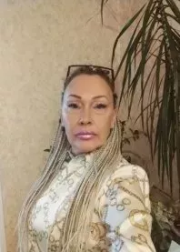 �����