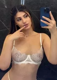  Alina Lovely