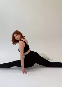 �����