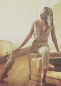 �����