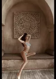 �����
