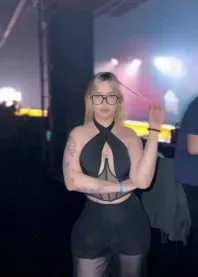 �����