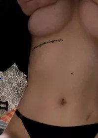 �����