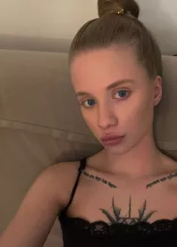 �����