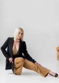 �����