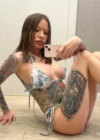�����