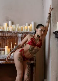 �����