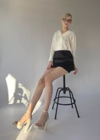 �����