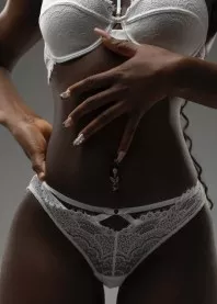 �����