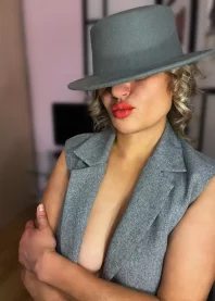�����