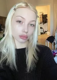 �����