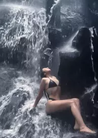 �����