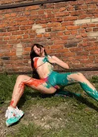 �����