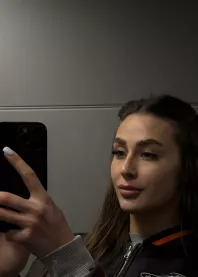 �����