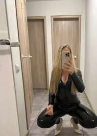 �����
