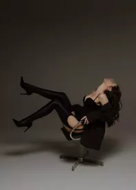 �����