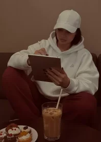 �����