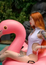 �����