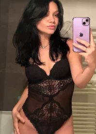 �����